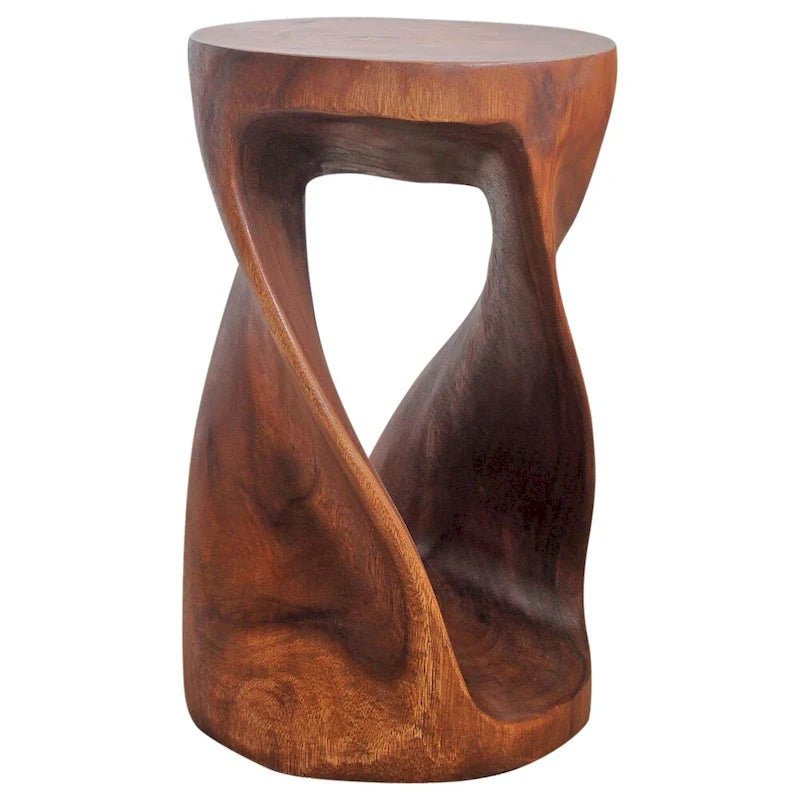 Table d'appoint ronde torsadée sculptée à la main en bois — 35,5 cm Diam. x 58,4 cm H, Fini noyer