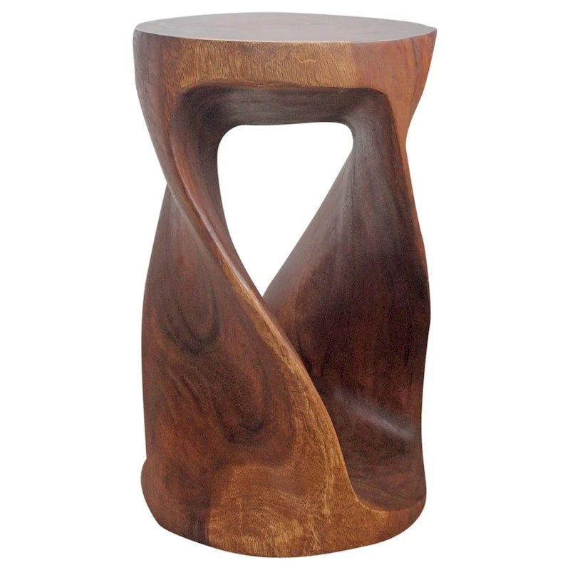 Table d'appoint ronde torsadée sculptée à la main en bois — 35,5 cm Diam. x 58,4 cm H, Fini noyer